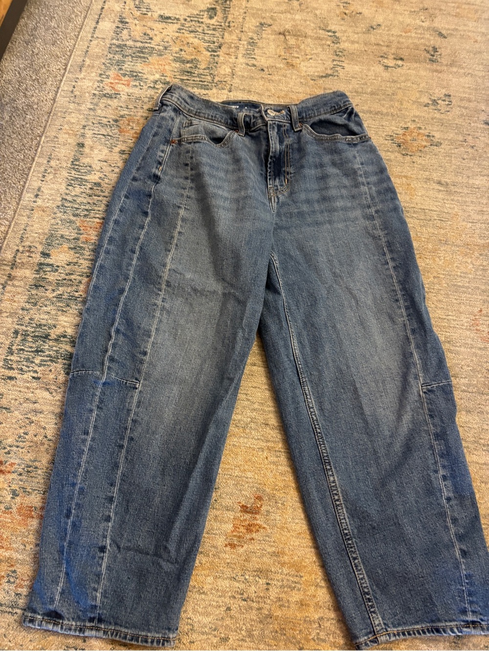 Classic High-Waist Barrel Women's Jeans in Medium Blue